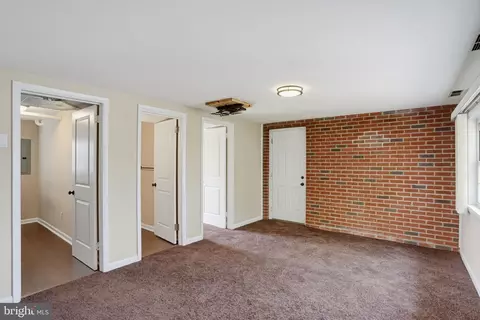 Living - 1125 Greentree Rd, Newark, DE 19713 photo 1 of 5