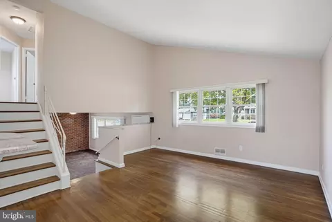 Living - 1125 Greentree Rd, Newark, DE 19713 photo 3 of 5