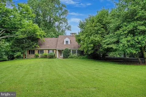 7 Swallow Hill Rd, Wilmington, DE 19807