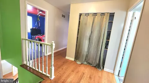 Entry Way - 22 Broadleaf Dr, Newark, DE 19702 photo 9 of 11
