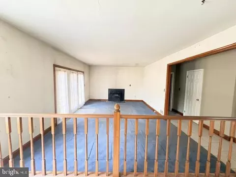 Living - 71 Ringneck Pl, Bear, DE 19701 photo 3 of 4