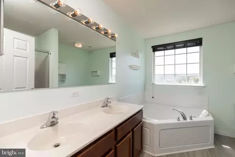 Bath - 222 Loft St, Townsend, DE 19734 photo 2 of 2
