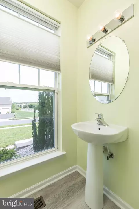 Bath - 222 Loft St, Townsend, DE 19734 photo 1 of 2