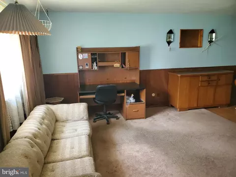 Living - 708 Donald Dr, Newark, DE 19713 photo 3 of 3