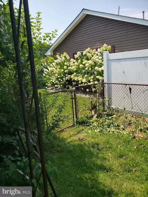 Exterior - 708 Donald Dr, Newark, DE 19713 photo 4 of 6