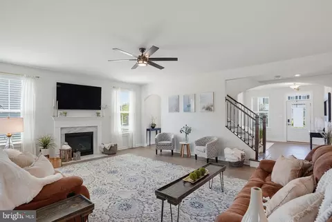 Entry Way - 558 Spring Hollow Dr, Middletown, DE 19709 photo 4 of 17