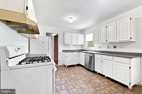 Kitchen - 17 Millwright, Newark, DE 19711 photo 3 of 3