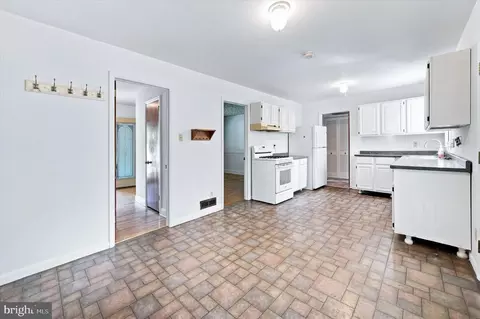 Entry Way - 17 Millwright, Newark, DE 19711 photo 3 of 4