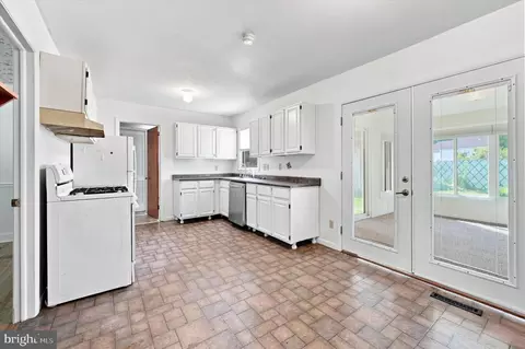 Kitchen - 17 Millwright, Newark, DE 19711 photo 1 of 3