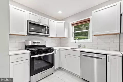 Kitchen - 404 S Brownleaf Rd, Newark, DE 19713 photo 1 of 3