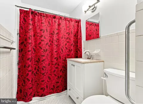 Bath - 404 S Brownleaf Rd, Newark, DE 19713 photo 1 of 1