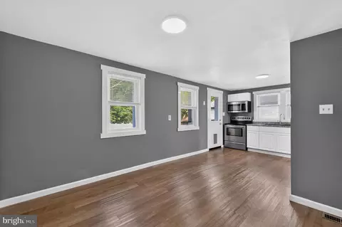 Living - 927 Old Harmony Rd, Newark, DE 19713 photo 1 of 1