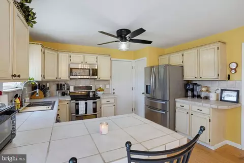 Kitchen - 346 E Harvest Ln, Middletown, DE 19709 photo 4 of 5