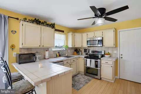 Kitchen - 346 E Harvest Ln, Middletown, DE 19709 photo 2 of 5