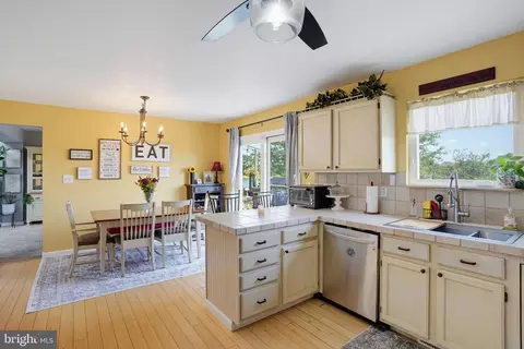 Kitchen - 346 E Harvest Ln, Middletown, DE 19709 photo 5 of 5