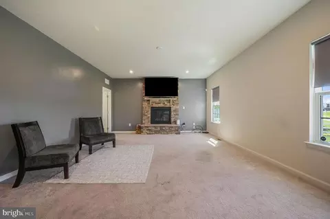 Living - 2003 Ferwig Ct, Middletown, DE 19709 photo 2 of 4