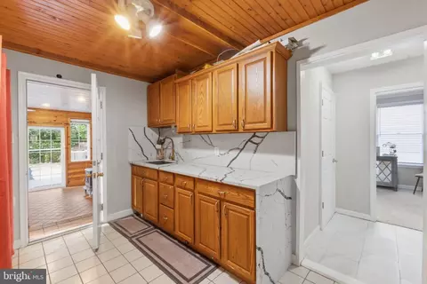 Entry Way - 58 Upland Ct, Newark, DE 19713 photo 4 of 5