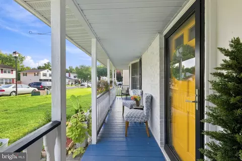 Exterior - 58 Upland Ct, Newark, DE 19713 photo 3 of 6