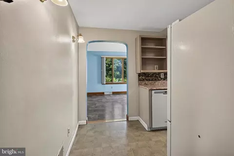 Entry Way - 5 Devon Rd, Wilmington, DE 19809 photo 2 of 7