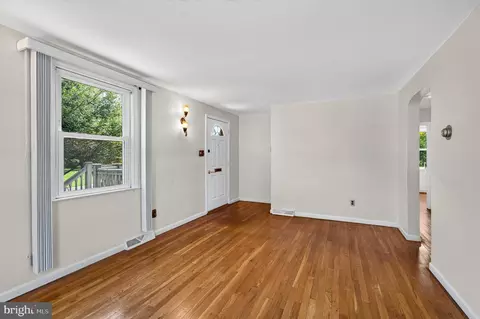 Living - 5 Devon Rd, Wilmington, DE 19809 photo 2 of 11