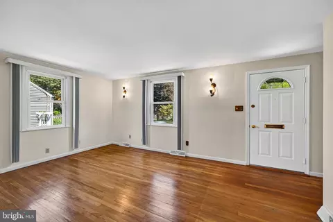 Living - 5 Devon Rd, Wilmington, DE 19809 photo 4 of 11