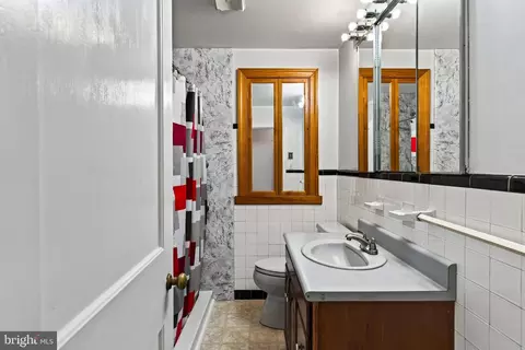 Bath - 5 Devon Rd, Wilmington, DE 19809 photo 1 of 6