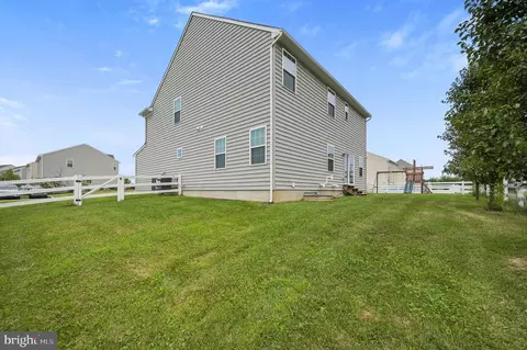 Exterior - 1228 Hook Dr, Middletown, DE 19709 photo 2 of 2