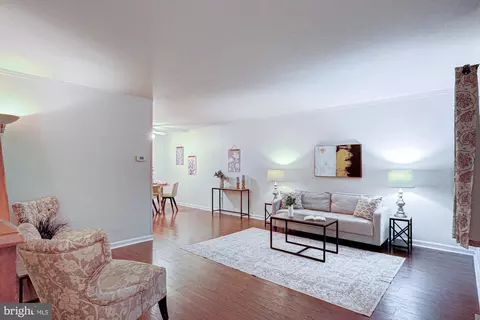 Living - 133 E Green Valley Cir, Newark, DE 19711 photo 4 of 4