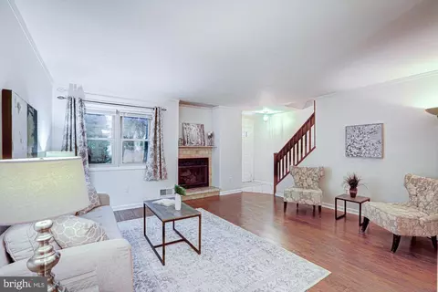 Living - 133 E Green Valley Cir, Newark, DE 19711 photo 1 of 4