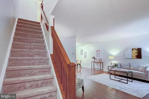 Entry Way - 133 E Green Valley Cir, Newark, DE 19711 photo 5 of 7