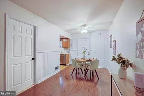 Entry Way - 133 E Green Valley Cir, Newark, DE 19711 photo 2 of 7