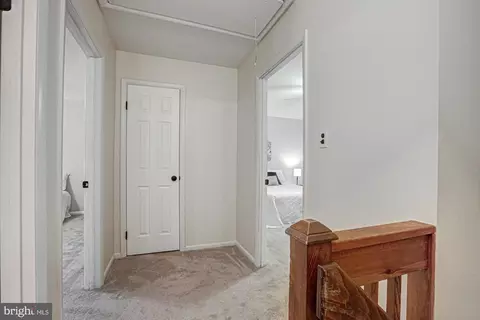 Entry Way - 133 E Green Valley Cir, Newark, DE 19711 photo 6 of 7