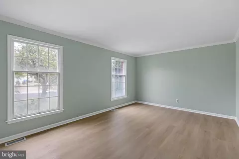Living - 18 Sumac Ct, Newark, DE 19702 photo 2 of 3