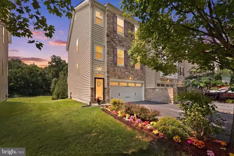 325 Latrobe Dr, Newark, DE 19702