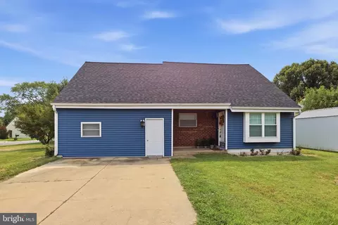 Exterior - 1 Pebble Pl, Newark, DE 19702 photo 4 of 8