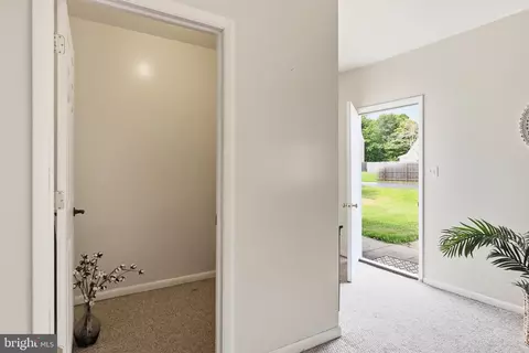 Entry Way - 1 Pebble Pl, Newark, DE 19702 photo 5 of 8