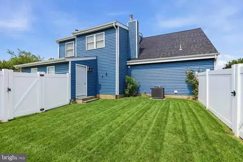 Exterior - 1 Pebble Pl, Newark, DE 19702 photo 5 of 8