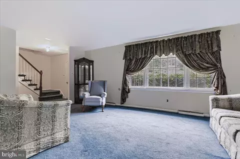 Living - 317 Arbour Dr, Newark, DE 19713 photo 2 of 5
