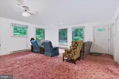 Living - 317 Arbour Dr, Newark, DE 19713 photo 4 of 5