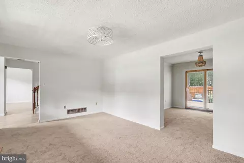 Living - 737 Fox Chase Cir, Bear, DE 19701 photo 4 of 4