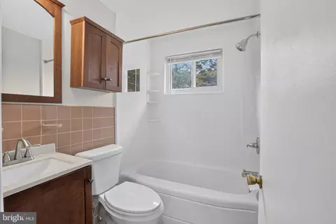 Entry Way - 211 S Dillwyn Rd, Newark, DE 19711 photo 6 of 6