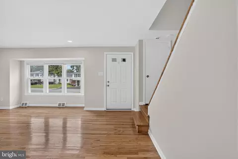 Living - 211 S Dillwyn Rd, Newark, DE 19711 photo 3 of 9