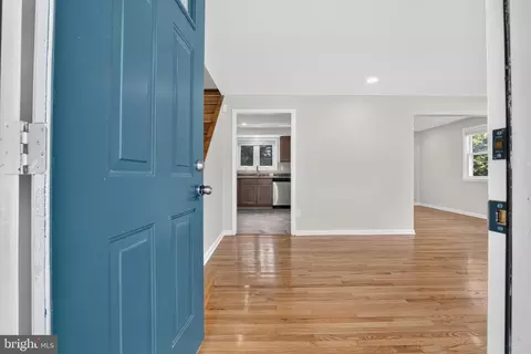 Entry Way - 211 S Dillwyn Rd, Newark, DE 19711 photo 1 of 6