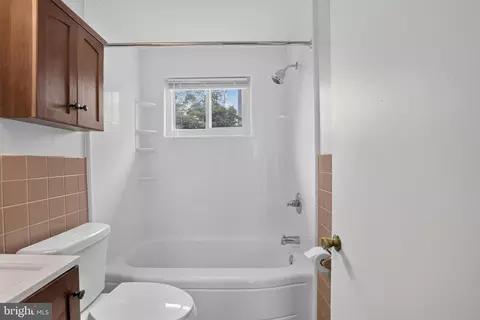Bath - 211 S Dillwyn Rd, Newark, DE 19711 photo 2 of 2