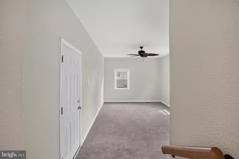 Entry Way - 211 S Dillwyn Rd, Newark, DE 19711 photo 5 of 6