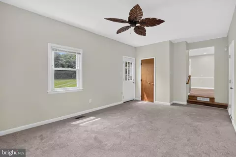 Living - 211 S Dillwyn Rd, Newark, DE 19711 photo 9 of 9