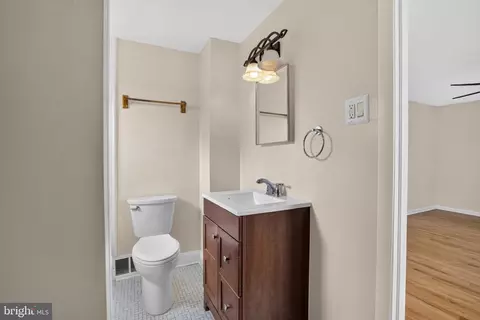 Entry Way - 211 S Dillwyn Rd, Newark, DE 19711 photo 3 of 6