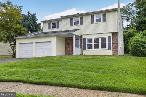 Exterior - 211 S Dillwyn Rd, Newark, DE 19711 photo 3 of 8