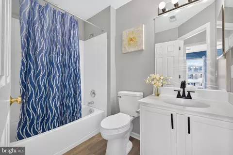 Bath - 134 Darling St, Newark, DE 19702 photo 1 of 2