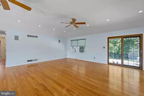 Living - 114 Matthew Dr, Bear, DE 19701 photo 5 of 5